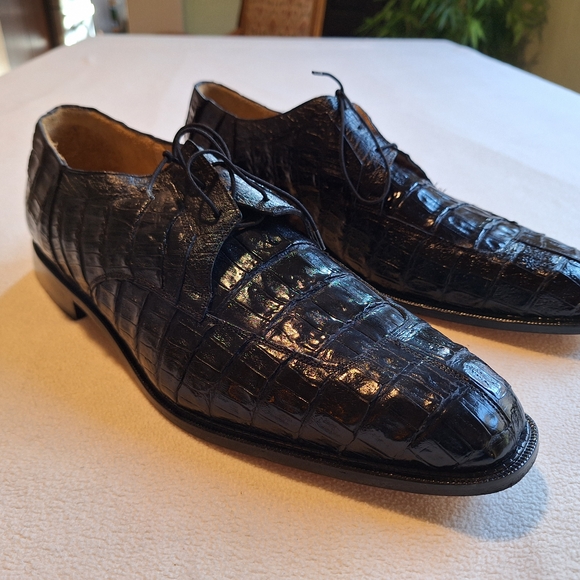 Classic Black Textured Men's Oxfords - Picture 3 of 6
